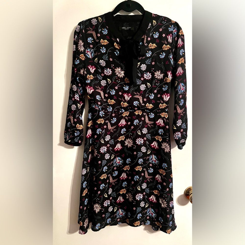 Romeo & Juliet Couture Black Floral Tie-Neck Dress